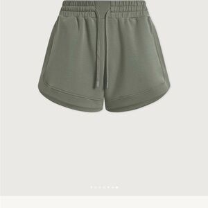 Varley Ollie High-Rise Shorts 3.5” in Shadow